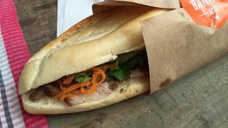 La vrai recette du sandwich vietnamien Banh mi dans les rues de Hanoi [upl. by Elawalo]