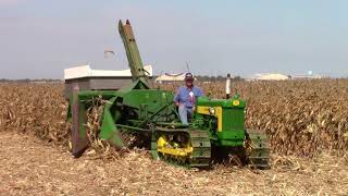 John Deere 430 Crawler Picking Corn at the Half Century of Progress 2017 [upl. by Oicirbaf]