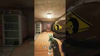 Don’t mind my aim 😅 tomclancysrainbowsixsieger6 r6seige rainbowsix rainbowsixseige siege [upl. by Inihor]