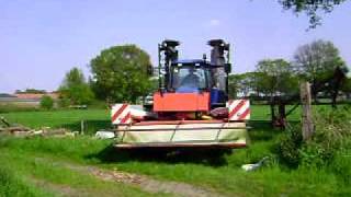 Maas BV Kessel gras maaien met TM190 en Kuhn 9meter maaier [upl. by Lesly]