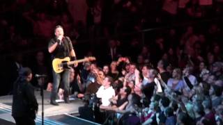 Bruce Springsteen quotSherry Darlingquot Madison Square Garden 11809 [upl. by Nodnek]