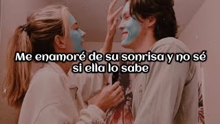 Me enamoré ❤️ de su sonrisa y no sé si ella lo sabe  Juanse Laverde  Jaque Mate Letra [upl. by Aisyat]