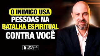 Quando o inimigo usa PESSOAS PARA NOS ATINGIR  Batalha Espiritual ViniciusIracet [upl. by Rondon]