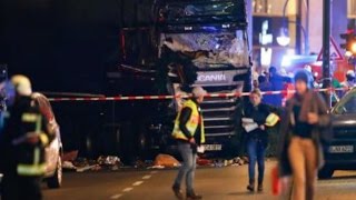 Erste Bilder vom Breitscheidplatz Lkw erfasst Passanten an Berliner Weihnachtsmarkt  ein Toter [upl. by Lothar]