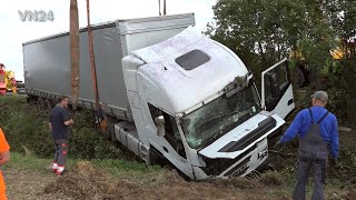 VN24  07092020  Sattelzug kommt von der A2 ab  aufwendige Bergung bei Wunstorf [upl. by Keenan]