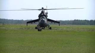 Mazury Air Show Rozruch i start śmigłowca Mi 24 Cześć statyczna na lotnisku Kętrzyn Wilamowo [upl. by Kuhlman]