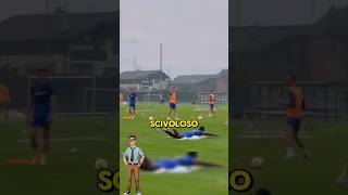 Perché i calciatori esultano scivolando sulle ginocchia shorts calcio [upl. by Flaherty419]