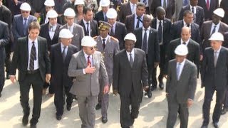 Coopération IvoiroMarocaine Mohamed VI a visité les usines de cimenterie de yopougon [upl. by Limoli]