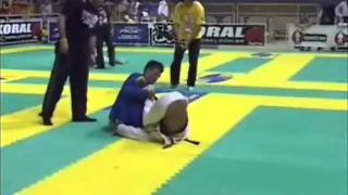 rafael mendes de la riva berimbolo in 2005 bjj worlds final done by samuel braga [upl. by Enimzaj]