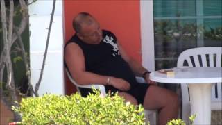 Snurkende Engelse buurman  Snoring neighbor [upl. by Xavler880]