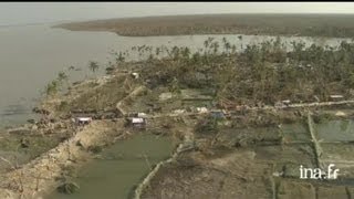 Bangladesh  village dévasté par le cyclone Sidr [upl. by Hayward]