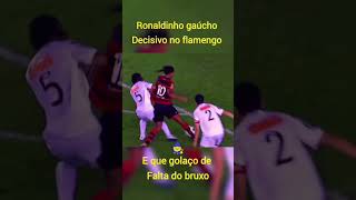 Ronaldinho surpreende com falta inusitada no futebol ⚽ mix futebol ronaldinhogaúcho bruxo [upl. by Akihsat]