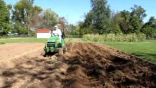 JD John Deere 2305 tillage plowing middlebreaker [upl. by Nolur]