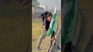 Fuji nai flag ko train say bacha liya😭wait endyoutubeshorts pakfojzindabad motivational youtube [upl. by Kcirdnek873]