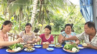 Gà Tre Thả Vườn Khìa Nước Dừa Ăn Kèm Dưa Leo Chuột Muối Chua  TKQ amp Family T1897 [upl. by Olli]