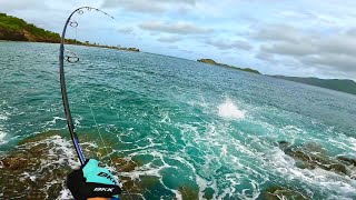 Rock Fishing Solo Sur Une Île Sauvage  Pêche Au Leurre [upl. by Anirtep]