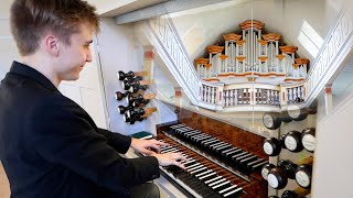 Prelude in C Major on one of the most interesting Pipe Organs  J S Bach played by Paul Fey [upl. by Quintilla]