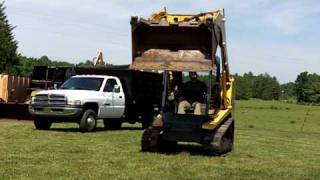 2007 Gehl CTL 60 Skid Steer [upl. by Latricia386]