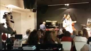 Luísa Sobral  Lupuipisapa Apresentação na FNAC do Chiado [upl. by Aimik]