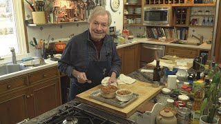 How To Make French Onion Soup Onion Soup Gratinée  Jacques Pépin [upl. by Nnahtebazile]