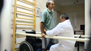 Paraplegico em pé na barra paralelas Fisioterapeuta Luiz Alves AG Clinica [upl. by Aley797]