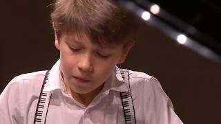 Ilia Antoniadis spielt Felix Mendelssohn quotRondo Capricciosoquot November 2016 [upl. by Coralyn]