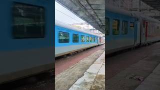 12201 kochuveli Garib Rath Express new lhb coach new chair car KochuveliMumbai LTTlhbcoaches [upl. by Annyahs]