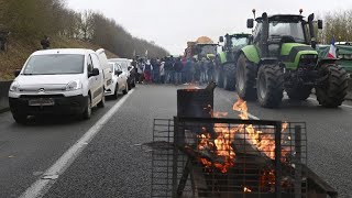 La mobilisation des agriculteurs sétend en Europe [upl. by Yedarb]