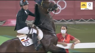 Annika Schleu ELIMINATED VideoHorse refuses to JumpTokyo Olympics [upl. by Dehnel]