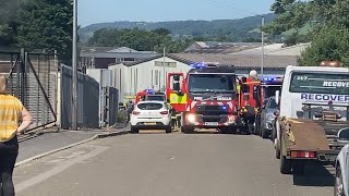 large incident RARE water carriercommand unit aerial ladder platform pumps and fire officer [upl. by Yssim338]