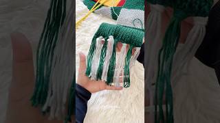 Como colocar franjas no cachecol de tricô ou crochê 🧶 Tutorial Rápido [upl. by Ejroj]