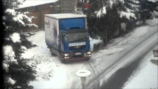 LKW im Schnee festgefahren  truck got stuck [upl. by Nere681]