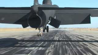 U2 spy plane landing at Beale AFB U2 raw video [upl. by Nnaacissej]