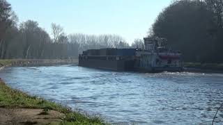 Bateau Sous le pont ouf ça passe [upl. by Otxilac]