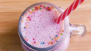 Strawberry Banana Milk Shake  Strawberry Banana Smoothie  स्ट्रॉबेरी बनाना मिल्क शेक 🍓 [upl. by Kamila483]