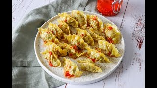 Hjemmelavede Dumplings Med Svinekød  One Kitchen DK [upl. by Kevon50]