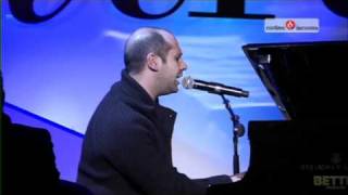 Checco Zalone canta quotSe mi aggiungeraiquot [upl. by Gabor]