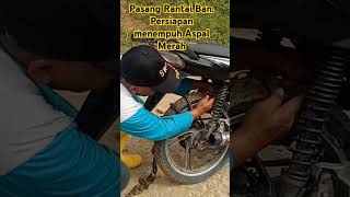 Pasang Rantai Ban Persiapan menempuh aspal merah Jalan tanah aspalmerah jalanlumpur [upl. by Alarice289]