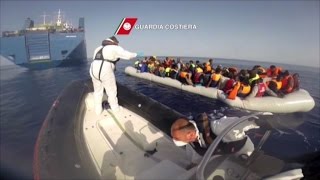 Affonda un gommone Guardia costiera porta in salvo 90 migranti [upl. by Xxam]