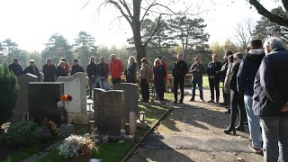 Kranzniederlegung am Schwechater Waldfriedhof [upl. by Odlauso]