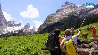 Wandern in Bayern Das Watzmannhaus im Nationalpark Berchtesgaden Oberbayern Deutschland [upl. by Anwadal392]