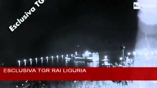 INCIDENTE AL PORTO DI GENOVALIMPATTO DELLA NAVE CONTRO LA TORRE PILOTI [upl. by Benioff697]