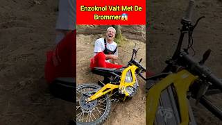 Enzoknol Valt Met De Brommer😱 shorts enzoknol [upl. by Shaffer]