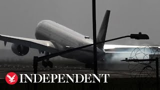 Plane struggles to land in high winds at Heathrow airport [upl. by Notlad]