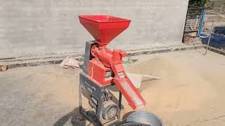 Rise threshing machine  chabal nikalne Bali machine dekho kitne ache se nikl rahe hain shortvideos [upl. by Reede369]