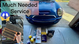 2005 MINI COOPER S BASIC SERVICES  Oil Spark Plugs and Filter Change [upl. by Behrens]