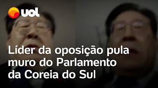 Lei marcial na Coreia do Sul Líder da oposição pula muro para chegar ao Parlamento [upl. by Rodnas]