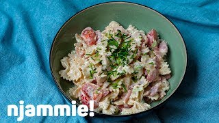 Pastasalade met kip en spek Recept  njammie [upl. by Topper909]