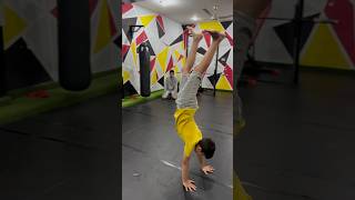 Wow handstand pushups walk seekh li😍🔥🔥 shortsvideo flipstunt parkour acrobatics jumpramp [upl. by Elise]