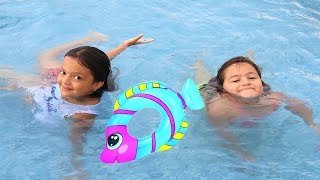 Masal Elif Öyküye Yüzme Öğretiyor  Elif Öykü learns to swim Fun Kid Video [upl. by Jorgenson]